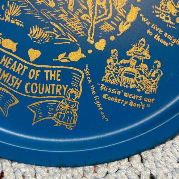Heart of Amish Country - Vintage Blue Gold Tray - Souvenir Tourist Decor - Picture 7 of 15